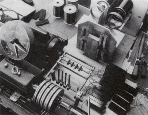 Nearly identical Stevens pickup winder at Gibson in the 1950's
